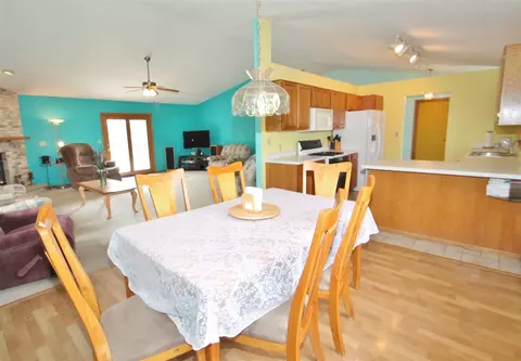 4247 Waltham, Roscoe, IL 61073 photo 10