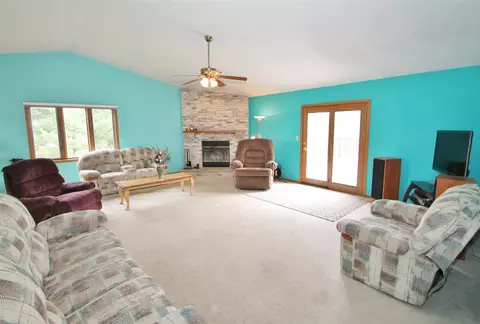 4247 Waltham, Roscoe, IL 61073 photo 4