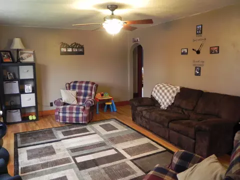 322 W 6th St, Pecatonica, IL 61063 photo 4