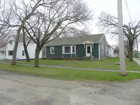 322 W 6th St, Pecatonica, IL 61063 photo 2