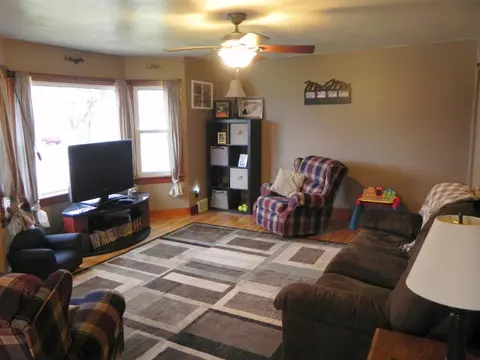 322 W 6th St, Pecatonica, IL 61063 photo 5