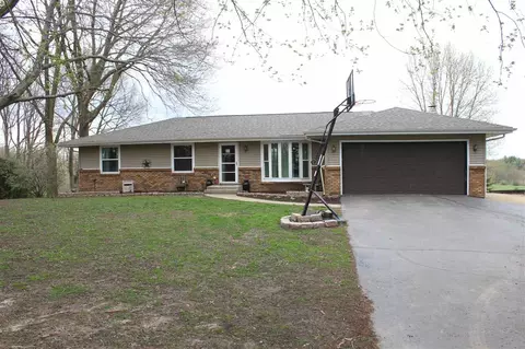 4484 E Walden Rd, Byron, IL 61010 photo 2