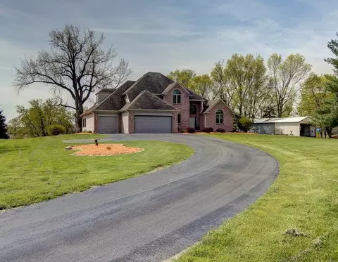 9816 Rivers Bend Dr, Roscoe, IL 61073 photo 1
