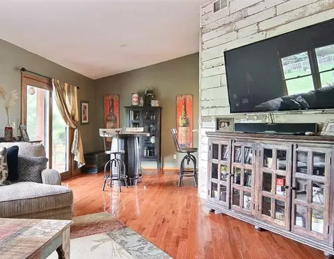 8285 Shaw Rd, Belvidere, IL 61008 photo 4