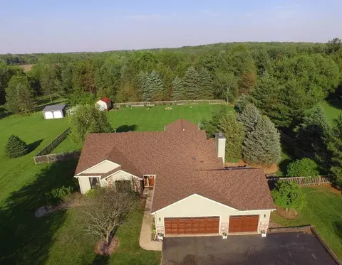 8285 Shaw Rd, Belvidere, IL 61008 photo 2