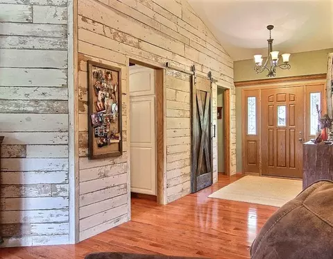 8285 Shaw Rd, Belvidere, IL 61008 photo 3