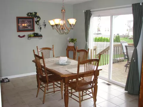 671 Ashleigh Ln, Roscoe, IL 61073 photo 7