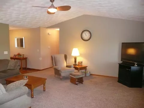 3175 Tuggle Dr, Cherry Valley, IL 61016 photo 4