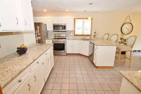 10996 Dublin Dr, Roscoe, IL 61073 photo 5
