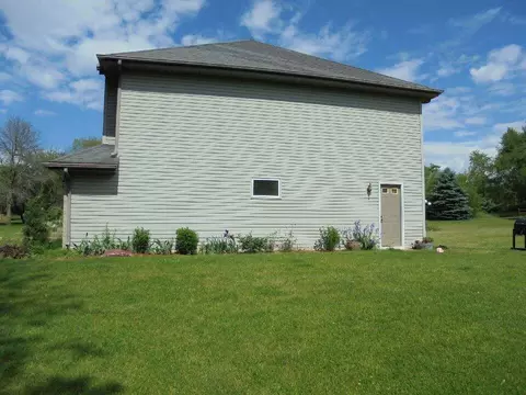 11007 Donald Dr, Roscoe, IL 61073 photo 3