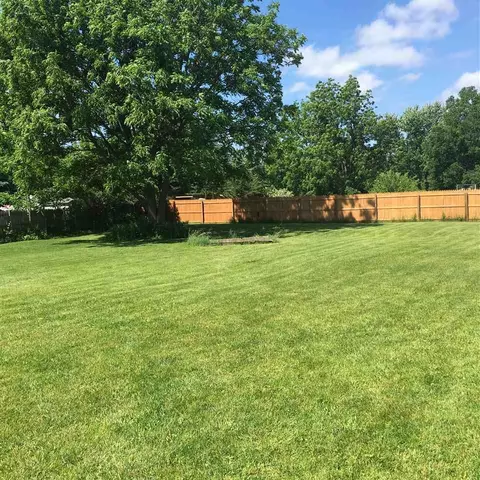 5913 Chestnut St, Roscoe, IL 61073 photo 5