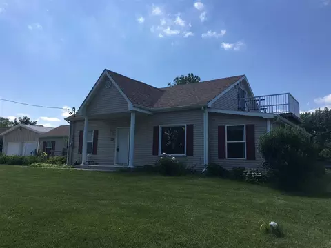 5913 Chestnut St, Roscoe, IL 61073 photo 2
