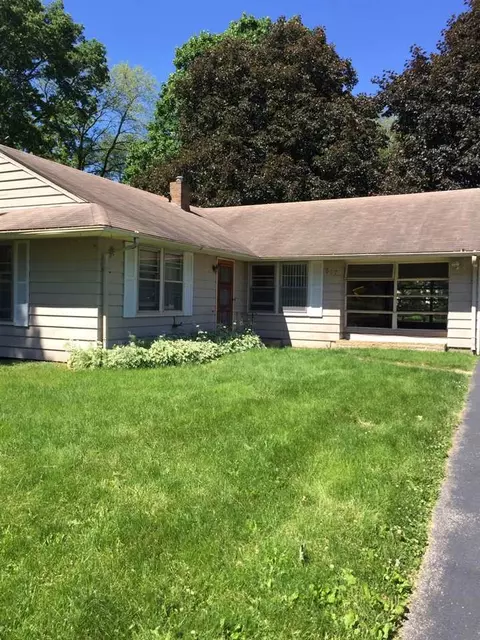 517 John St, Pecatonica, IL 61063 photo 2