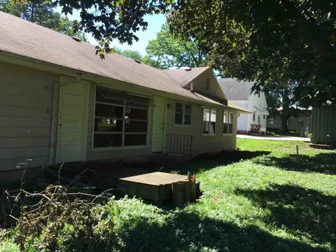 517 John St, Pecatonica, IL 61063 photo 3