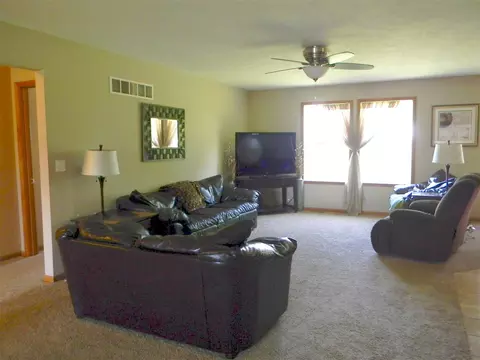 10311 Hawks Pointe Trl, Roscoe, IL 61073 photo 5