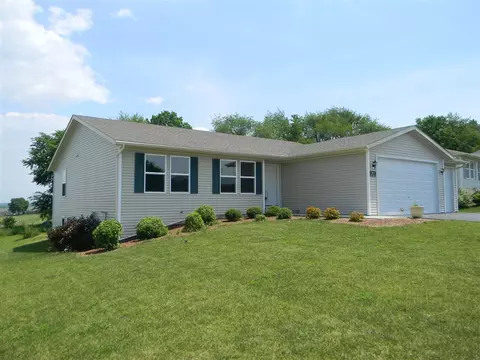 10311 Hawks Pointe Trl, Roscoe, IL 61073 photo 2