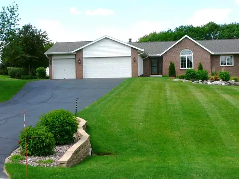 6783 Skyview Tr, Roscoe, IL 61073 photo 2