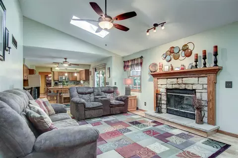 7987 Windspoint Rd, Roscoe, IL 61073 photo 3