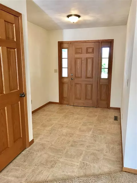 742 Hampton Dr, Byron, IL 61010 photo 3