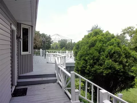 5734 Gray Eagle Rd, Roscoe, IL 61073 photo 2