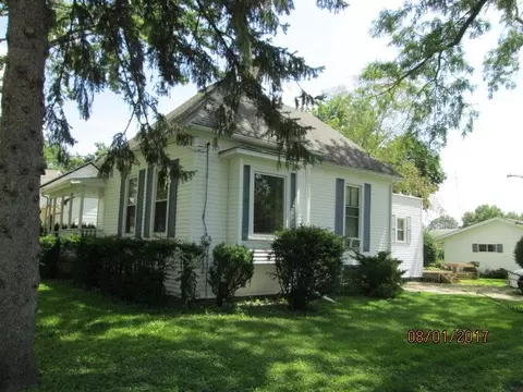 803 E 3rd St, Belvidere, IL 61008 photo 3
