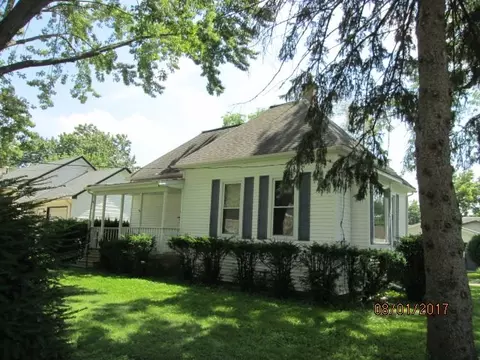 803 E 3rd St, Belvidere, IL 61008 photo 2