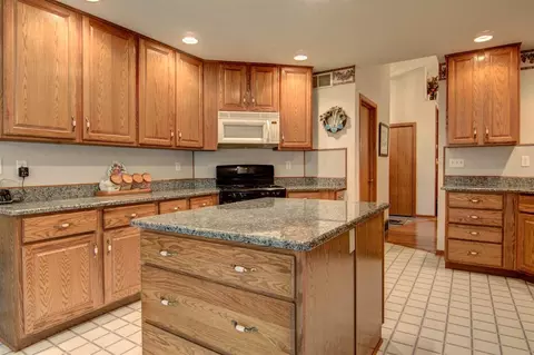 2143 Hawthorne Dr, Lake Summerset, IL 61019 photo 10