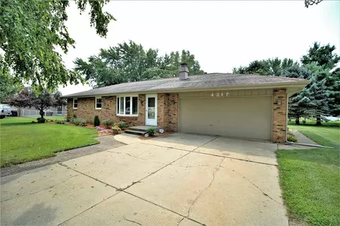 4217 Straw Ln, Roscoe, IL 61073 photo 2
