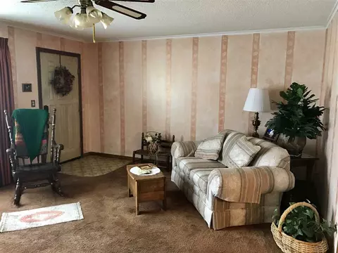 214 E 3rd St, Byron, IL 61010 photo 2