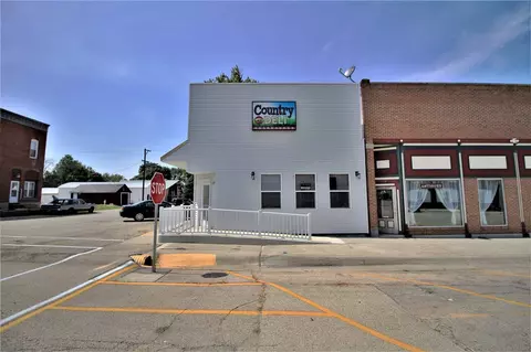 122 N Main St, Leaf River, IL 61047 photo 2