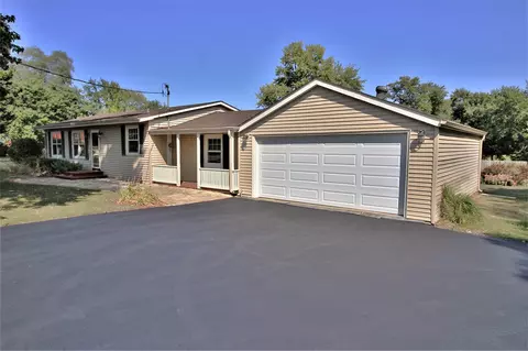 10035 Hamborg Rd, Roscoe, IL 61073 photo 1