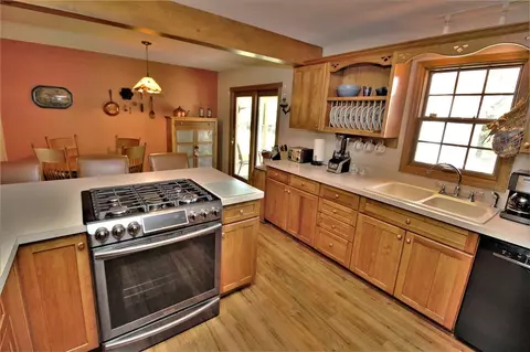 10035 Hamborg Rd, Roscoe, IL 61073 photo 10