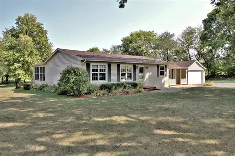 10035 Hamborg Rd, Roscoe, IL 61073 photo 2