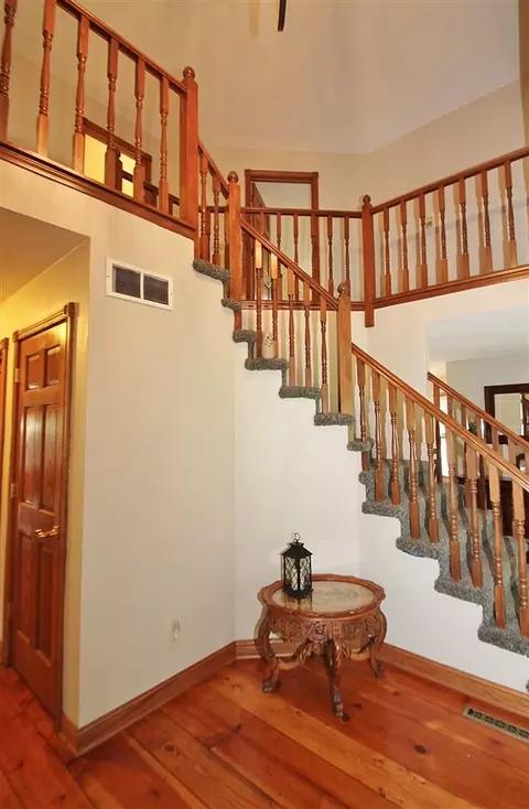 10283 Tybow Trl, Roscoe, IL 61073 photo 2