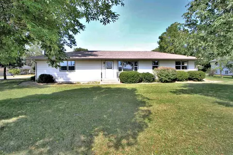502 E 3rd St, Leaf River, IL 61047 photo 1