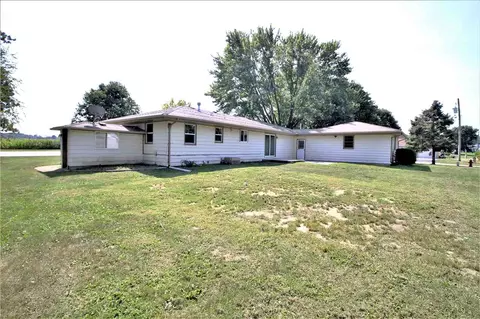 502 E 3rd St, Leaf River, IL 61047 photo 3