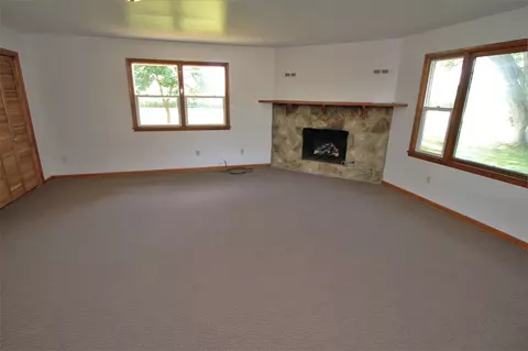 502 E 3rd St, Leaf River, IL 61047 photo 5