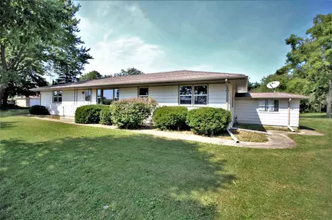 502 E 3rd St, Leaf River, IL 61047 photo 2