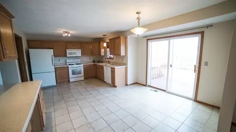635 Ashleigh Ln, Roscoe, IL 61073 photo 9