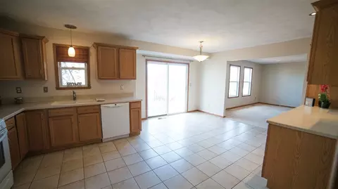 635 Ashleigh Ln, Roscoe, IL 61073 photo 11