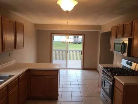 11243 Meadowsweet Ln, Roscoe, IL 61073 photo 3