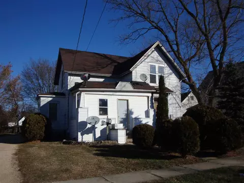 718 E 2nd St, Belvidere, IL 61008 photo 2