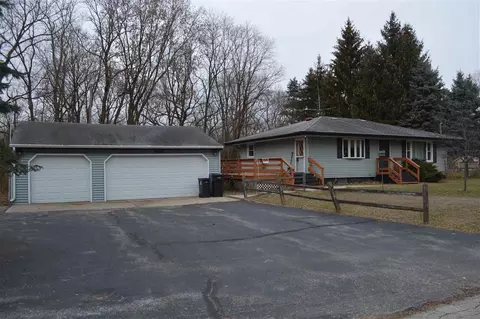 10830 Cross St, Roscoe, IL 61073 photo 2
