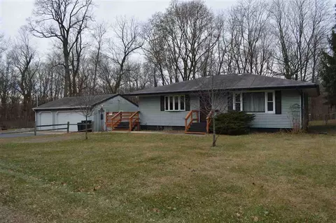 10830 Cross St, Roscoe, IL 61073 photo 1