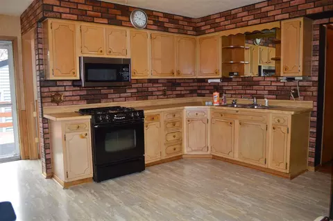 10830 Cross St, Roscoe, IL 61073 photo 3