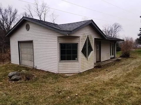 207 E Bluff St, Winnebago, IL 61088 photo 10