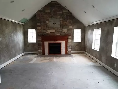 207 E Bluff St, Winnebago, IL 61088 photo 2