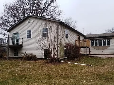 207 E Bluff St, Winnebago, IL 61088 photo 9