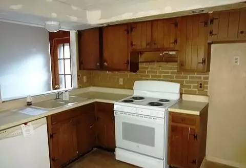 402 W 6th St, Pecatonica, IL 61063 photo 5