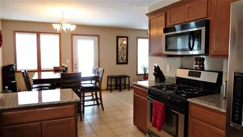 649 Ballymore Rd, Roscoe, IL 61073 photo 10